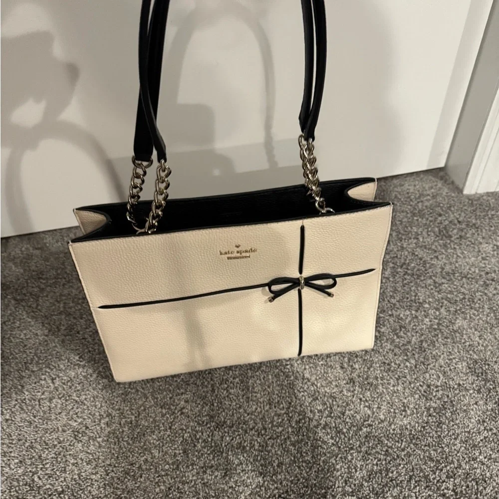 NWOT Kate Spade Cherry Street Phoebe Small Cream & Black NWOT *NEVER USED*